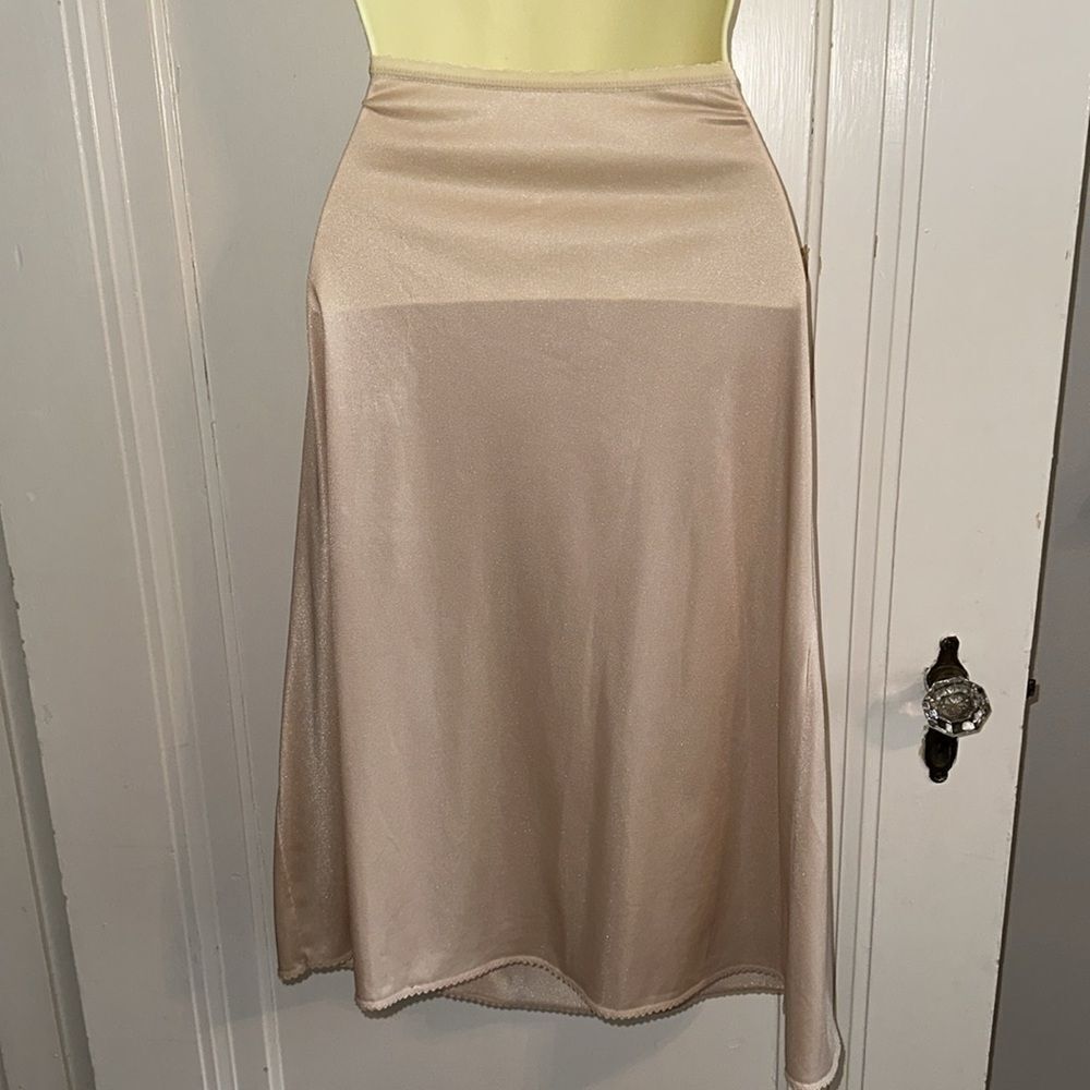 Vintage Vassarette light tan half slip/ as‎ is - Picture 3 of 7